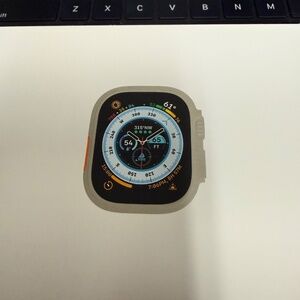 APPLE ULTRA WATCH MINT,  TITANIUM CASE 49MM, tossing in 3
Extra watch bands